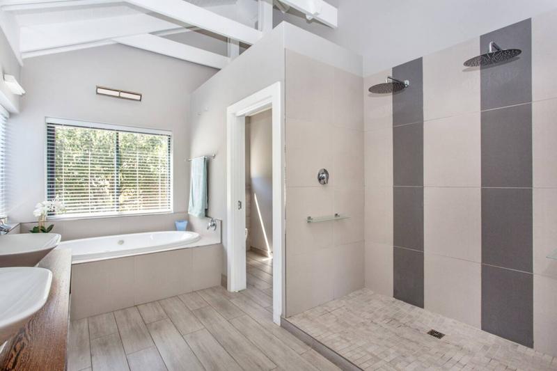 To Let 4 Bedroom Property for Rent in Tarragona Western Cape